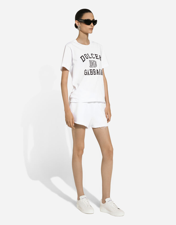 Dolce & Gabbana T-shirt en jersey avec lettering et logo Dolce&Gabbana brodé Blanc F8V09ZGDCNV