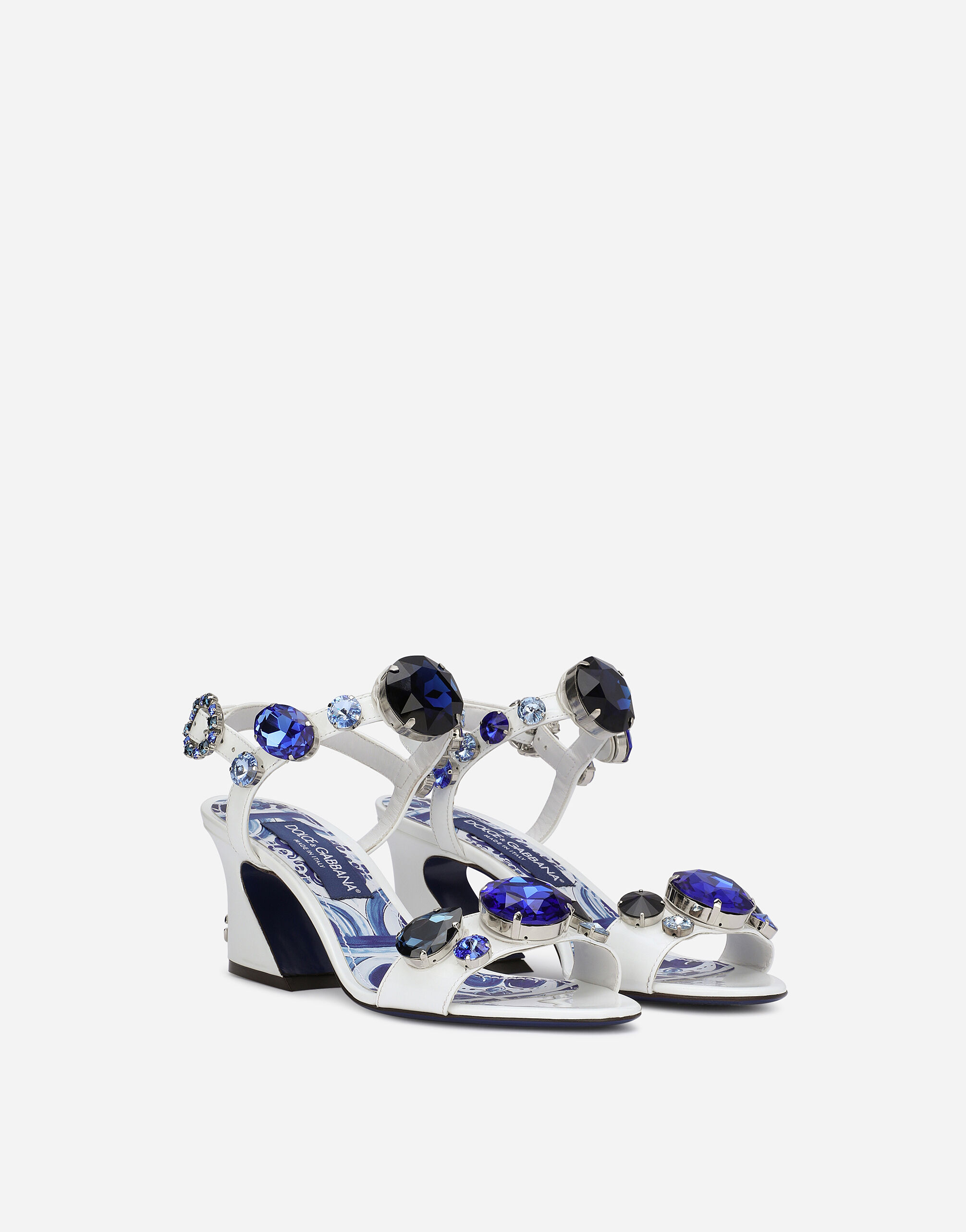 Patent leather sandals with embellishment