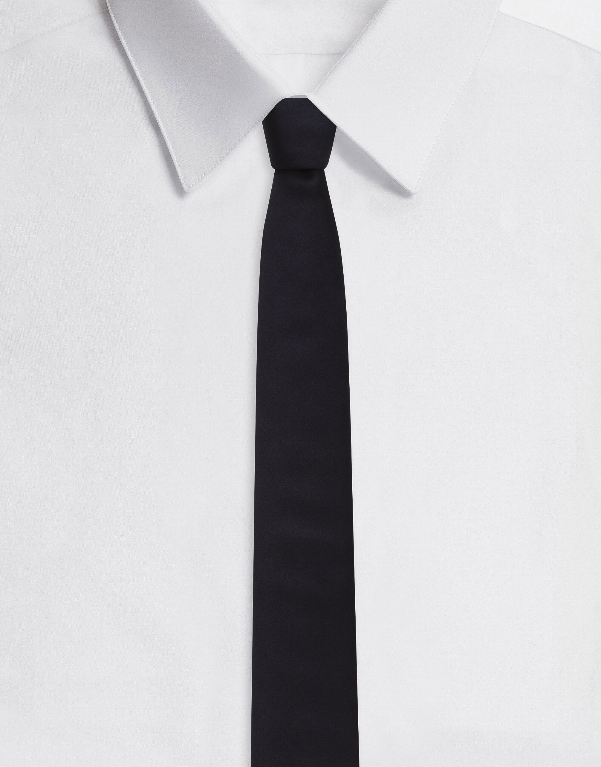 ${brand} Silk tie with DG logo ${colorDescription} ${masterID}