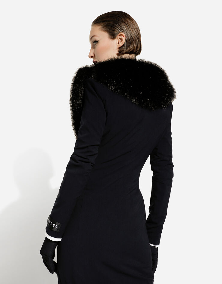 Dolce&Gabbana Long manteau en georgette de soie avec col en fourrure synthétique Noir F0W0VTFUAFZ