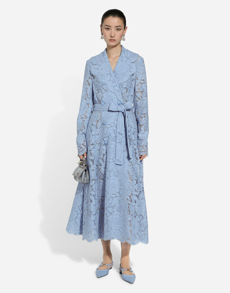 Dolce & Gabbana Trenchcoat aus floraler Kordelspitze mit DG-Logo Azurblau F0W0KTHLM7L