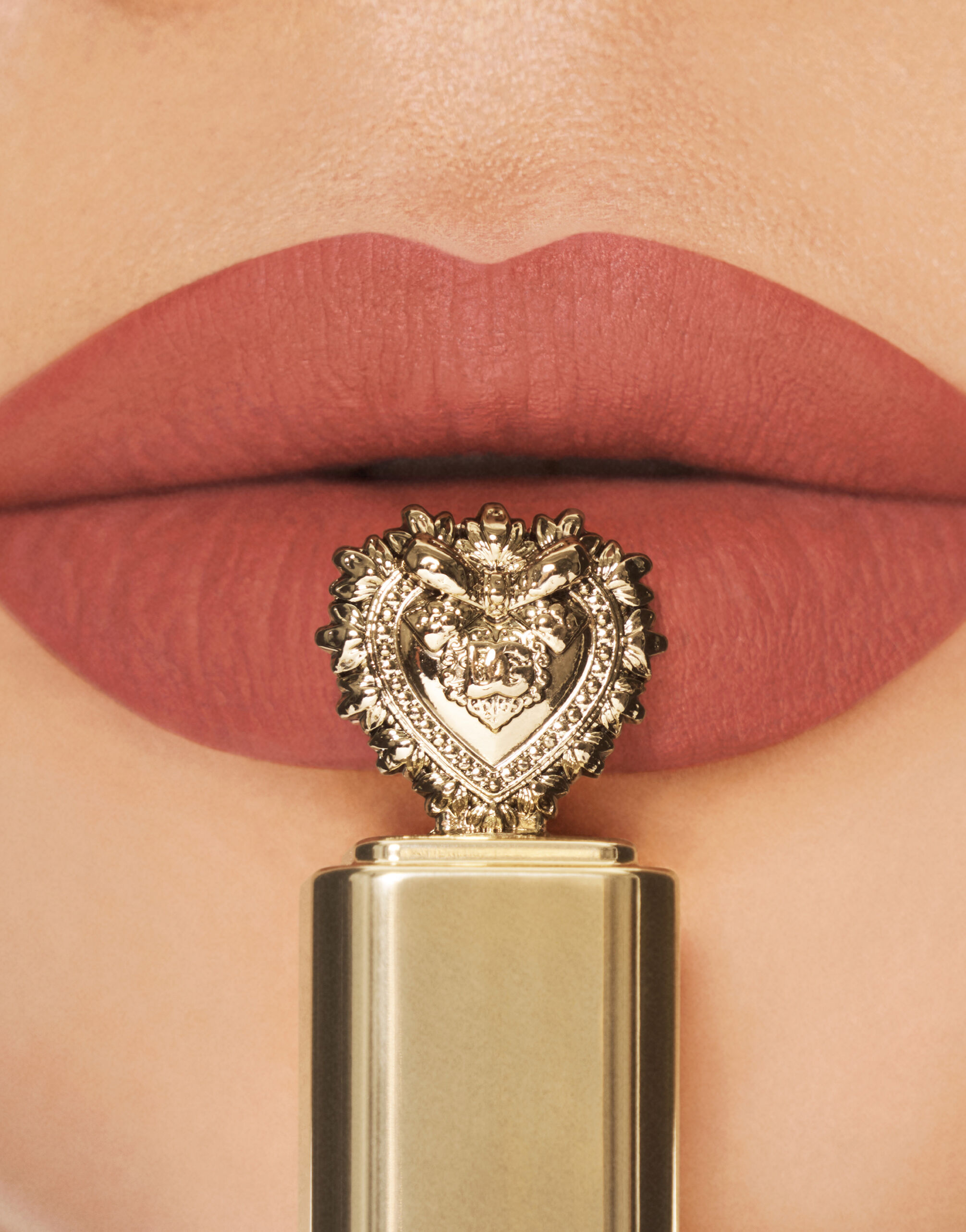 Dolce & gabbana shine discount lipstick 69 69 shine moonlight