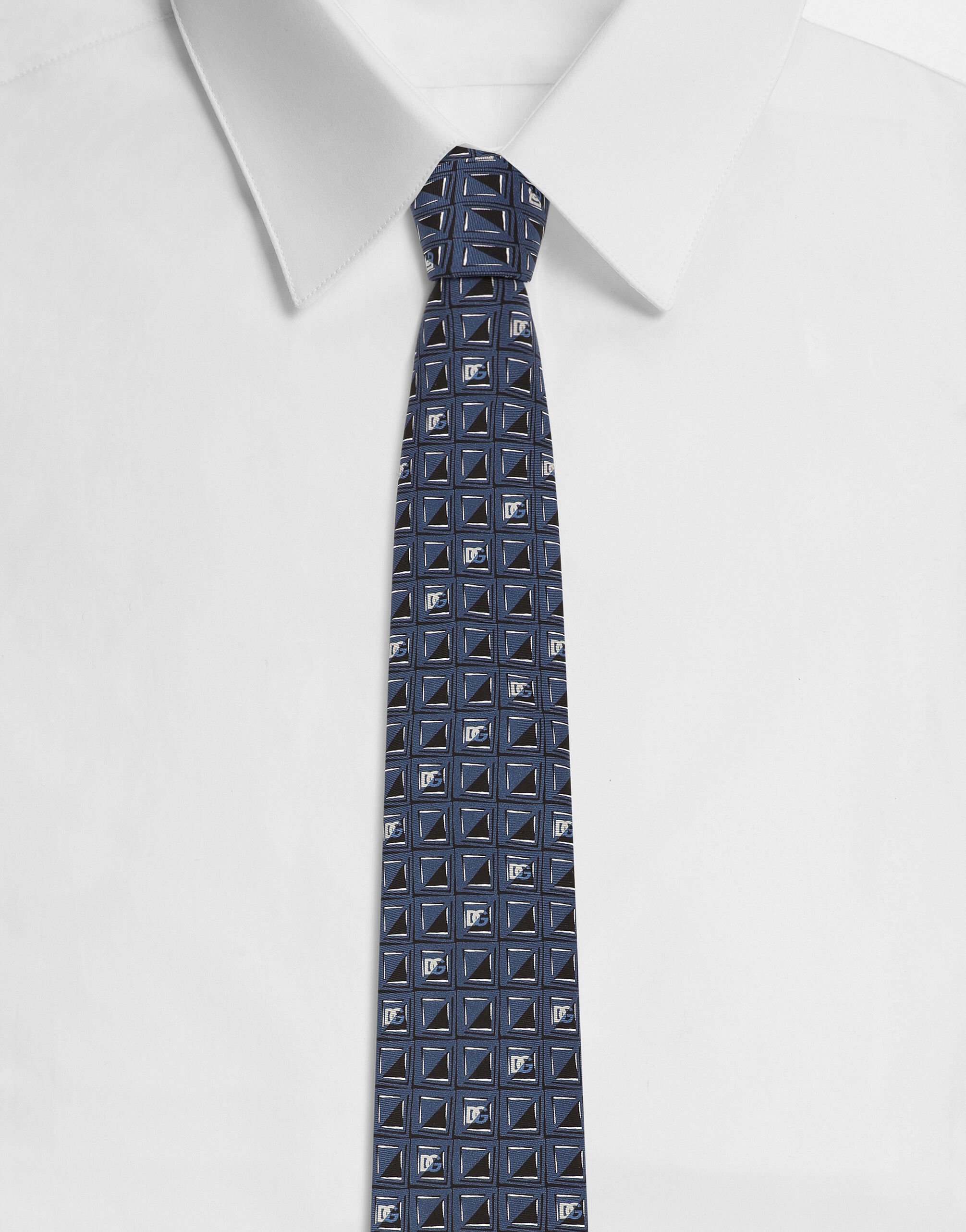 ${brand} Krawatte aus Seidenjacquard Mikromuster DG-Logo ${colorDescription} ${masterID}