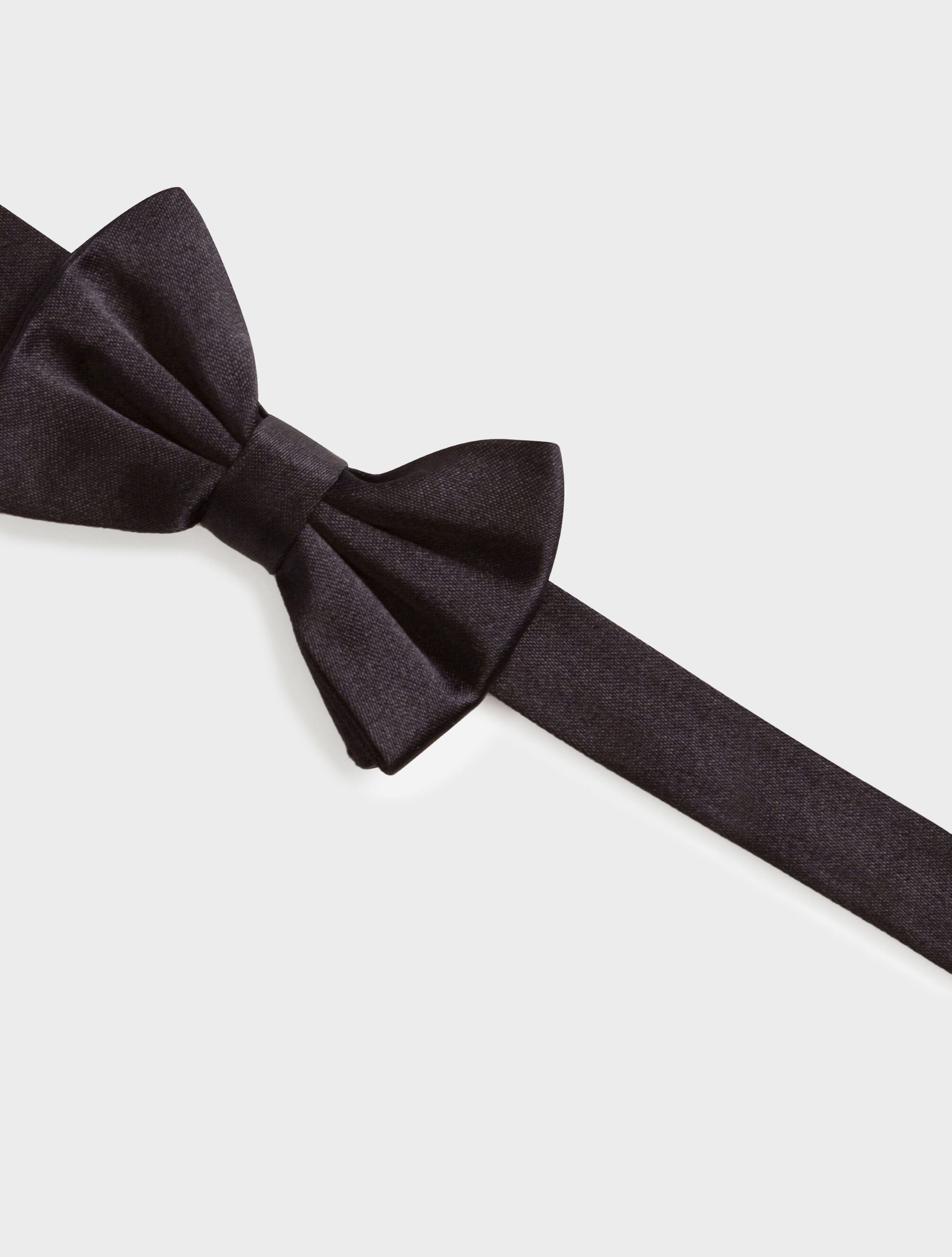 ${brand} Silk bow tie ${colorDescription} ${masterID}