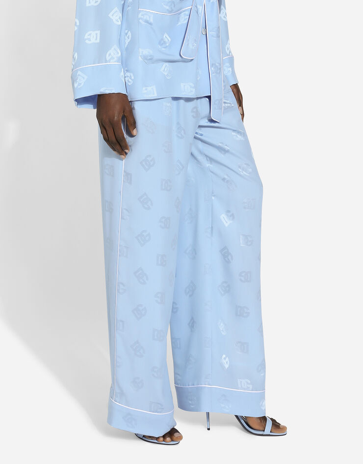 Dolce & Gabbana Pantalon de pyjama en satin de soie jacquard avec logo DG all-over Bleu Clair FTAMPTFJ1JO