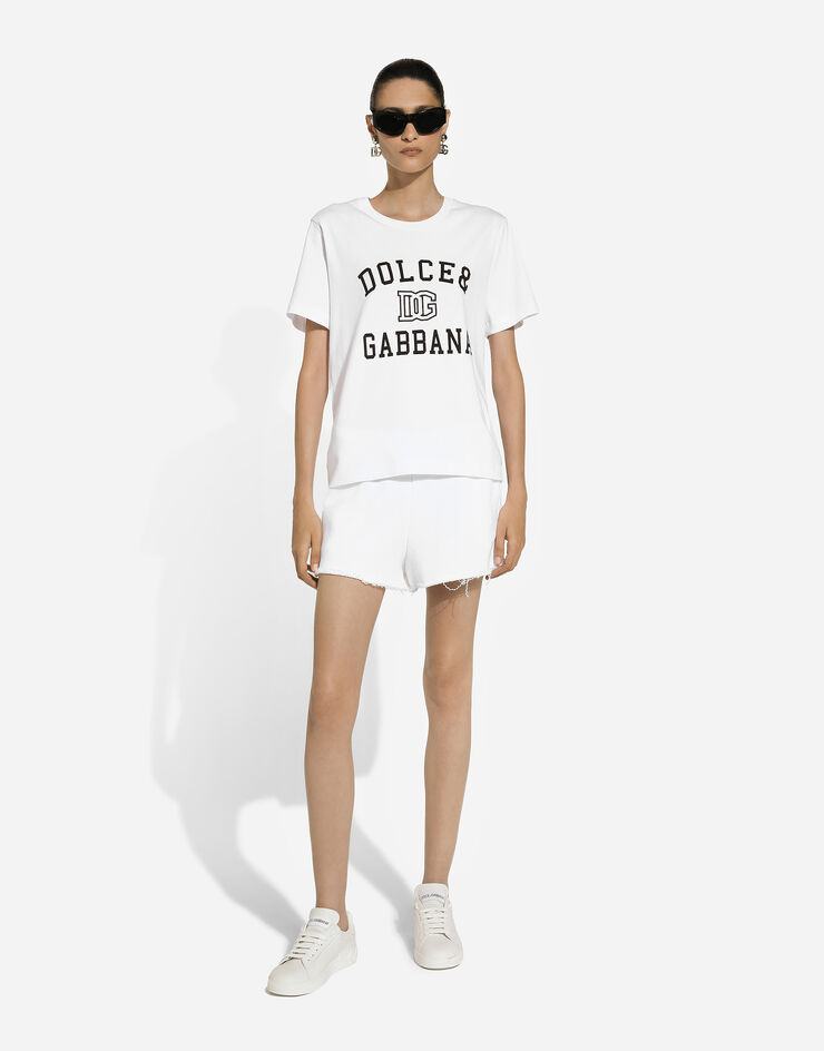 Dolce & Gabbana T-shirt en jersey avec lettering et logo Dolce&Gabbana brodé Blanc F8V09ZGDCNV