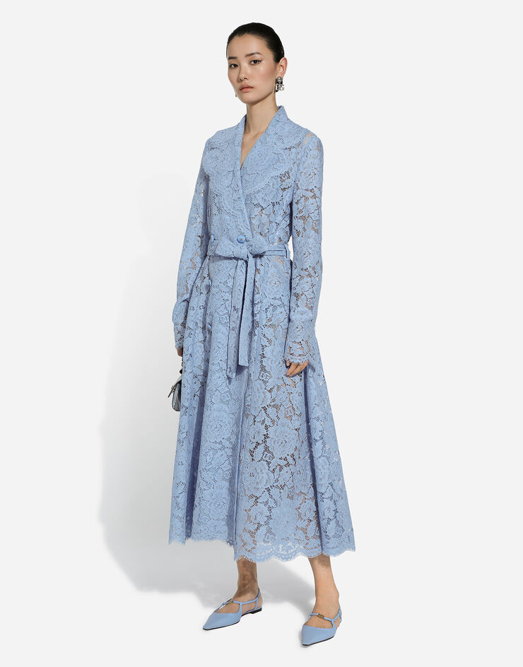 Dolce & Gabbana Trenchcoat aus floraler Kordelspitze mit DG-Logo Azurblau F0W0KTHLM7L