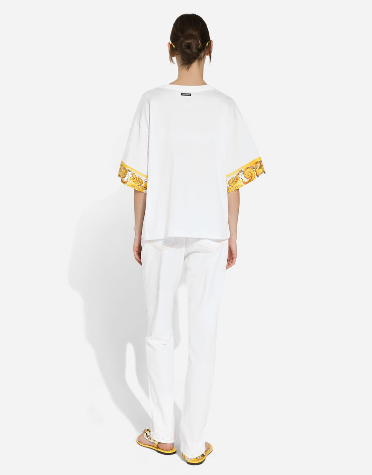 Dolce & Gabbana T-shirt in jersey di cotone con dettagli in twill di seta stampa Maiolica Bianco F8V06TGDCK6