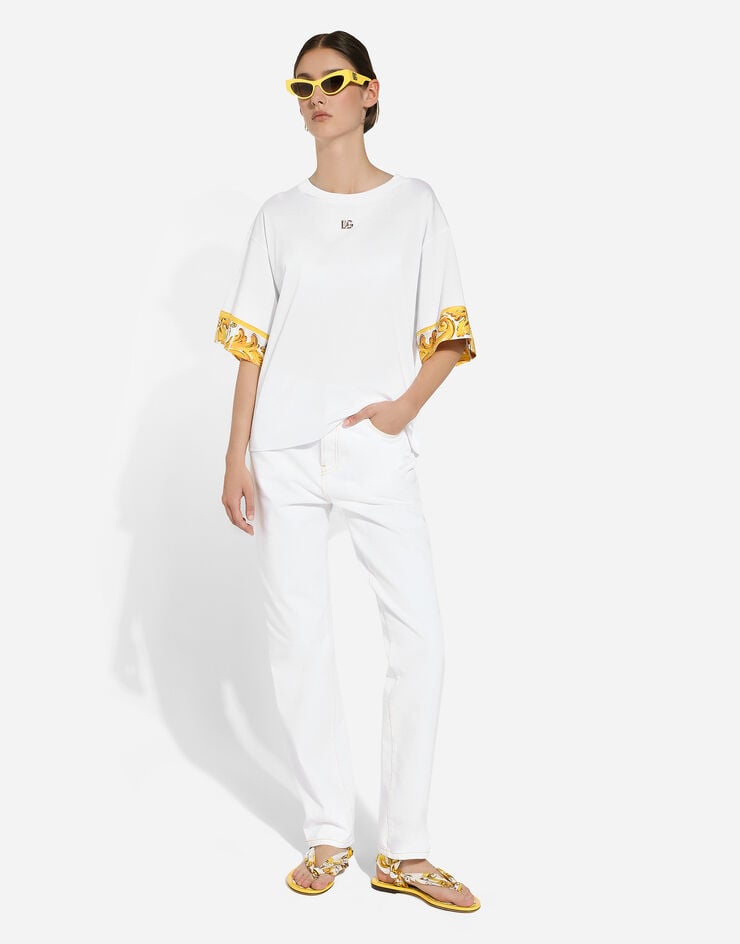 Dolce & Gabbana T-shirt in jersey di cotone con dettagli in twill di seta stampa Maiolica Bianco F8V06TGDCK6