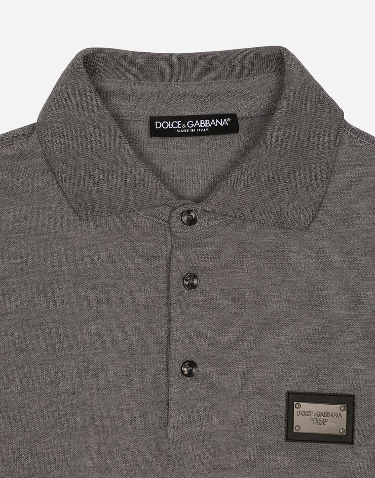 Dolce & Gabbana Poloshirt Baumwollpikee mit Logoplakette Grau G8PL4TG7F2H