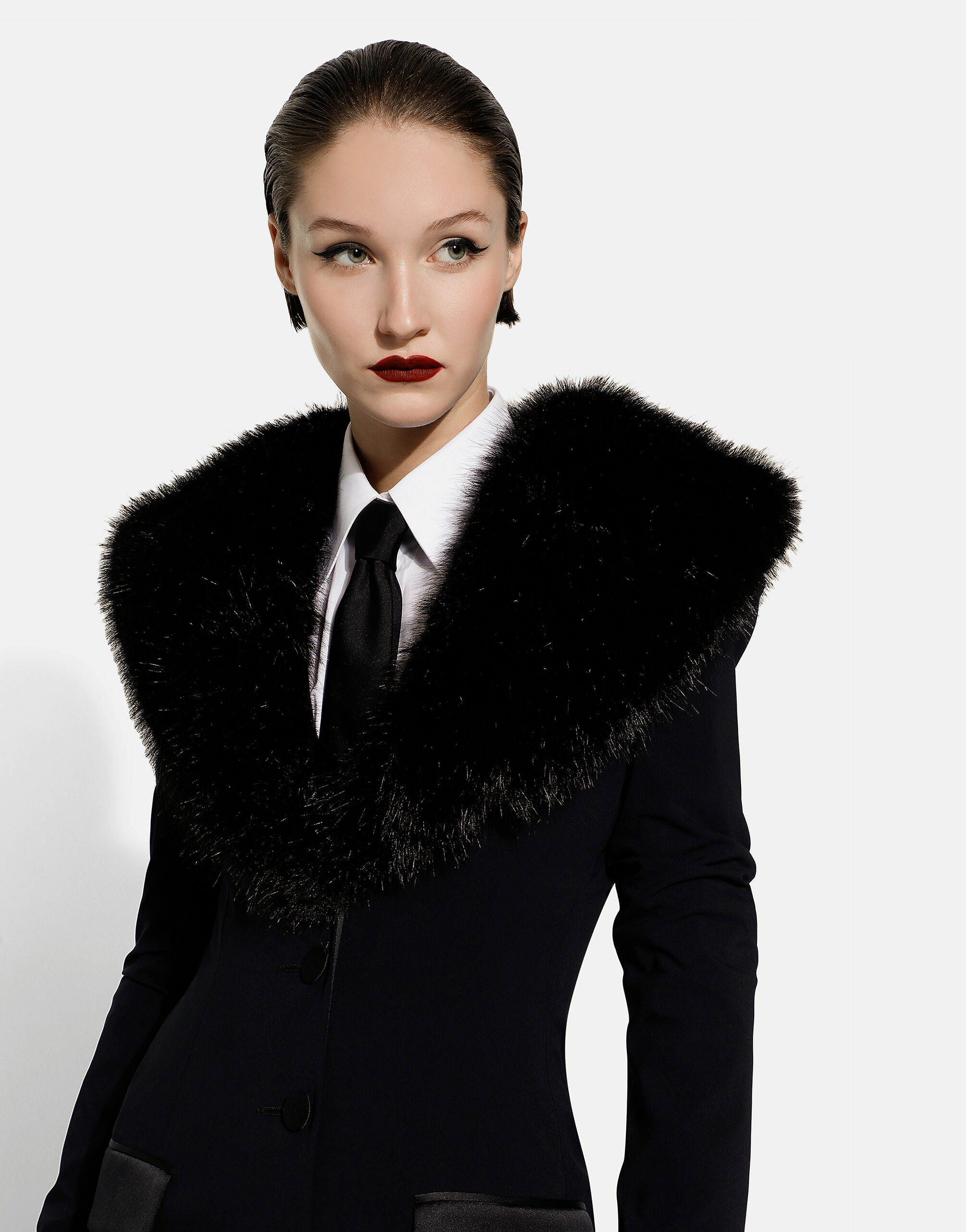 ブラックのウィメンズ Long silk georgette coat with faux fur collar 