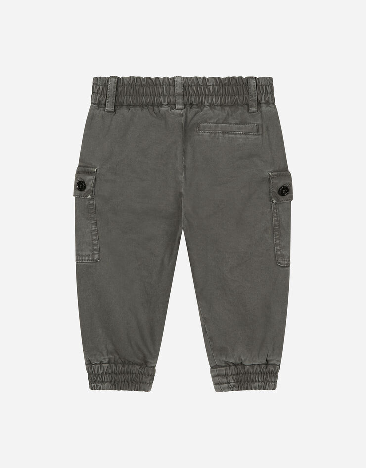 Dolce & Gabbana Pantalon cargo en gabardine avec plaquette à logo Gris L14P66LY090