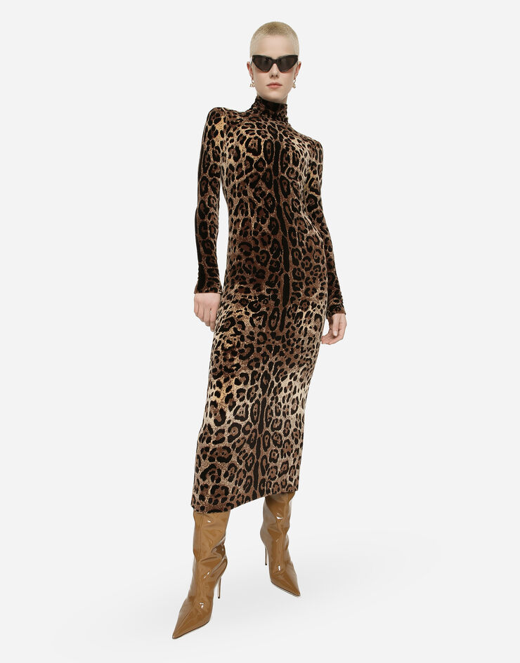 Langes Kleid aus Chenille-Jacquard Damen für in Dolce&Gabbana® Mehrfarbig | Leomuster