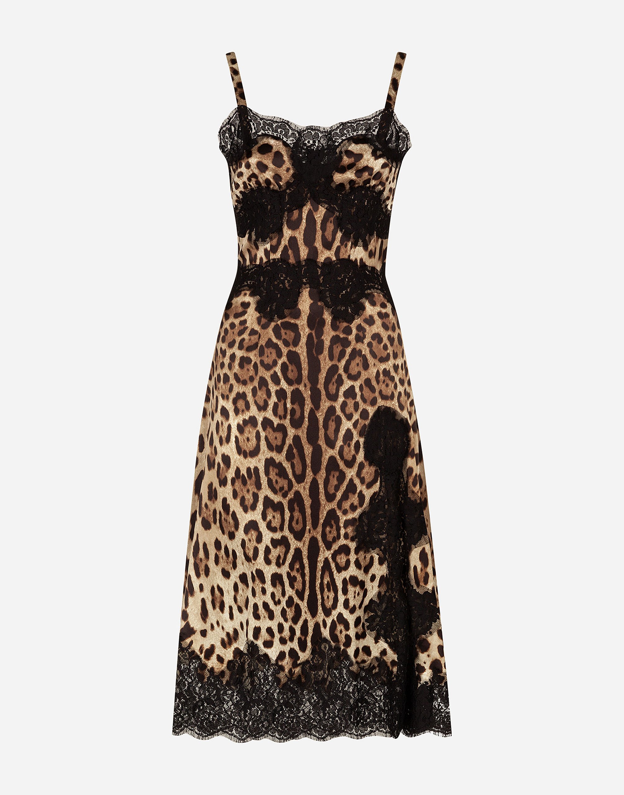 ${brand} Abito lingerie midi in raso stampa leopardo con bordi in pizzo ${colorDescription} ${masterID}