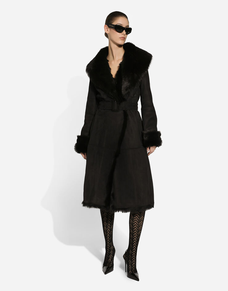 Dolce & Gabbana Cappotto in montone di agnello rovesciato con cintura Nero F0E2SLFUP87