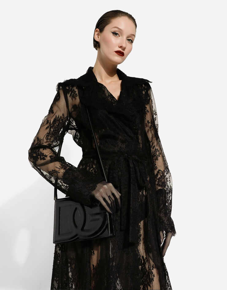 Dolce & Gabbana حقيبة كروس بودي DG Logo Bag من جلد لامع أسود BB7287A1471