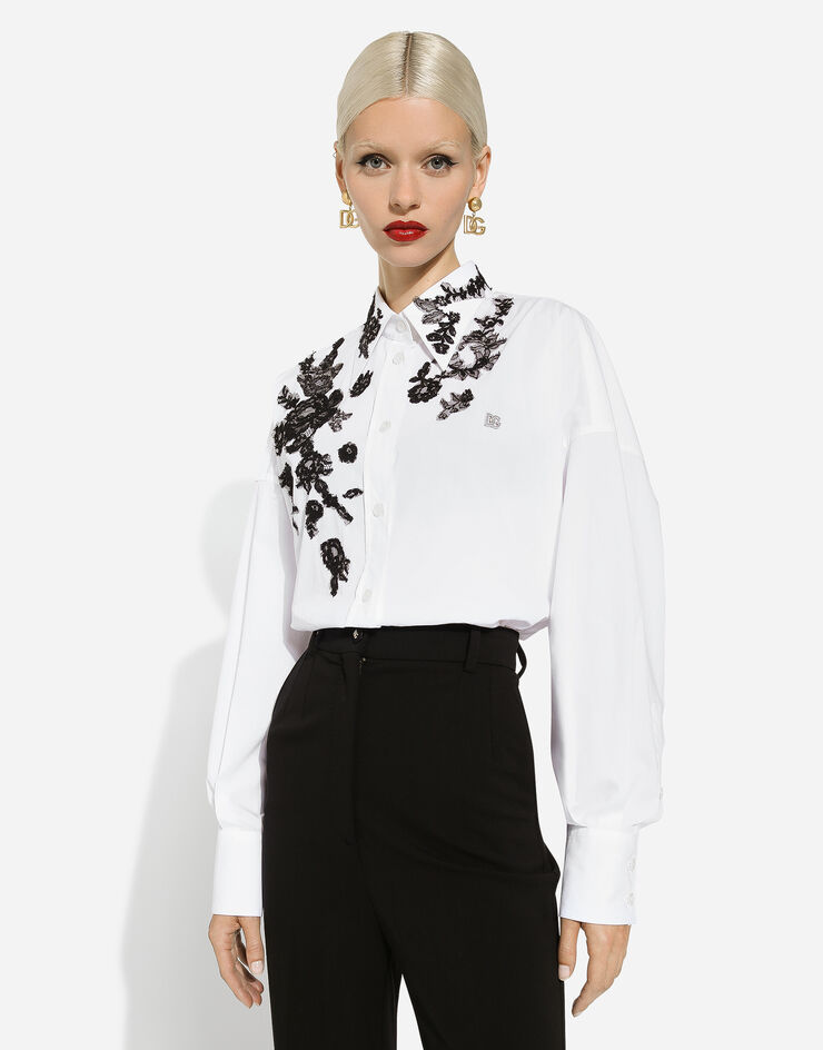Dolce & Gabbana Oversize-Bluse aus Baumwolle mit Spitzenapplikationen Weiss F5P62TGDB8O