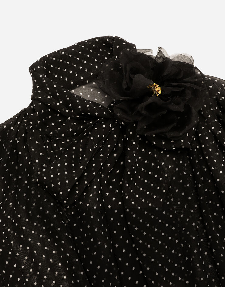 Dolce & Gabbana Vestido largo en chifón de seda con estampado de lunares con lazada y flor en el cuello Imprima F6JGYTIS1S1