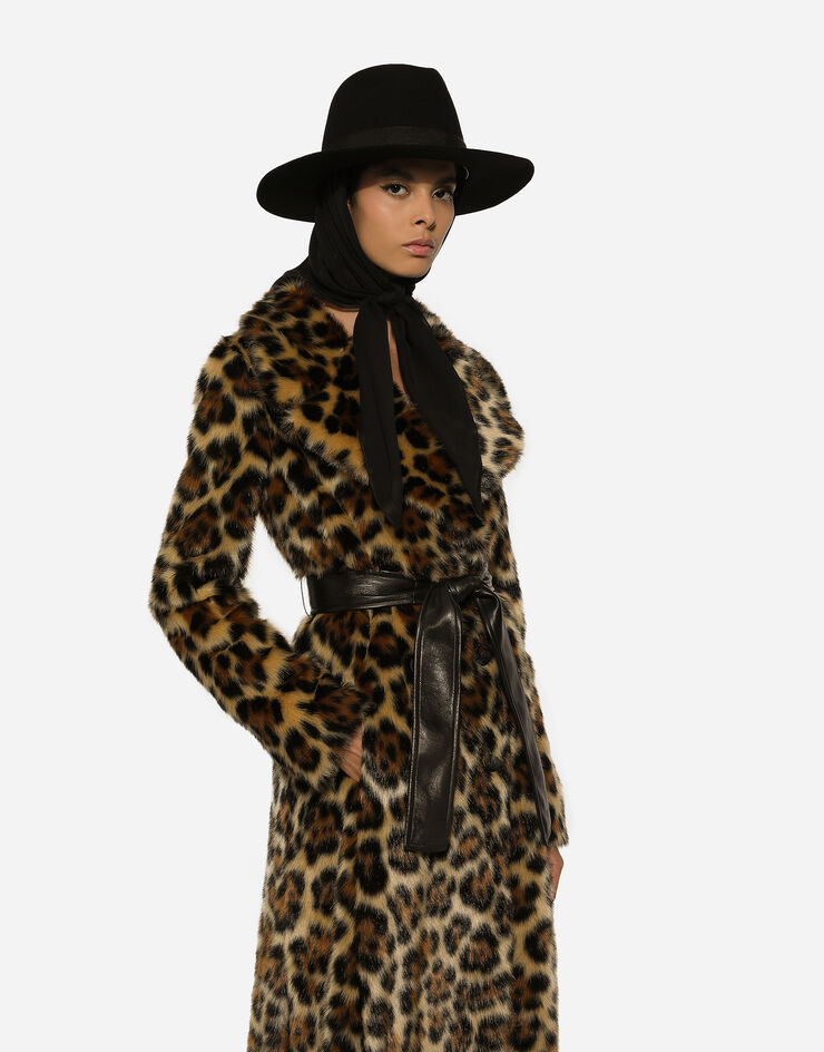 Dolce & Gabbana Langer Mantel aus Kunstfell Leoprint Drucken F0E1KFFJSCU