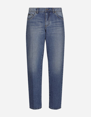 ${brand} Jeans Classic aus blauem Denim ${colorDescription} ${masterID}