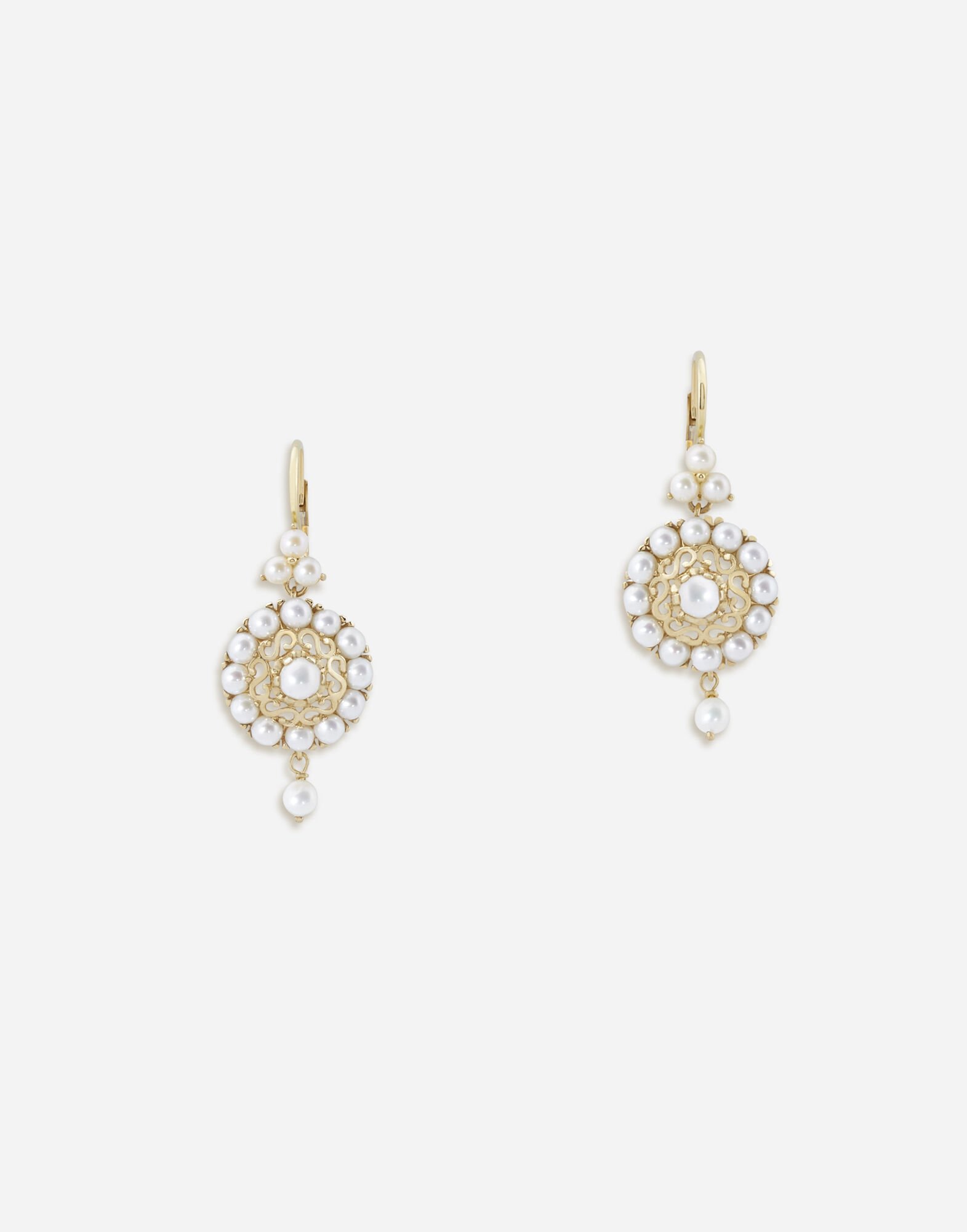 ${brand} Romance earrings in yellow gold with pearls ${colorDescription} ${masterID}