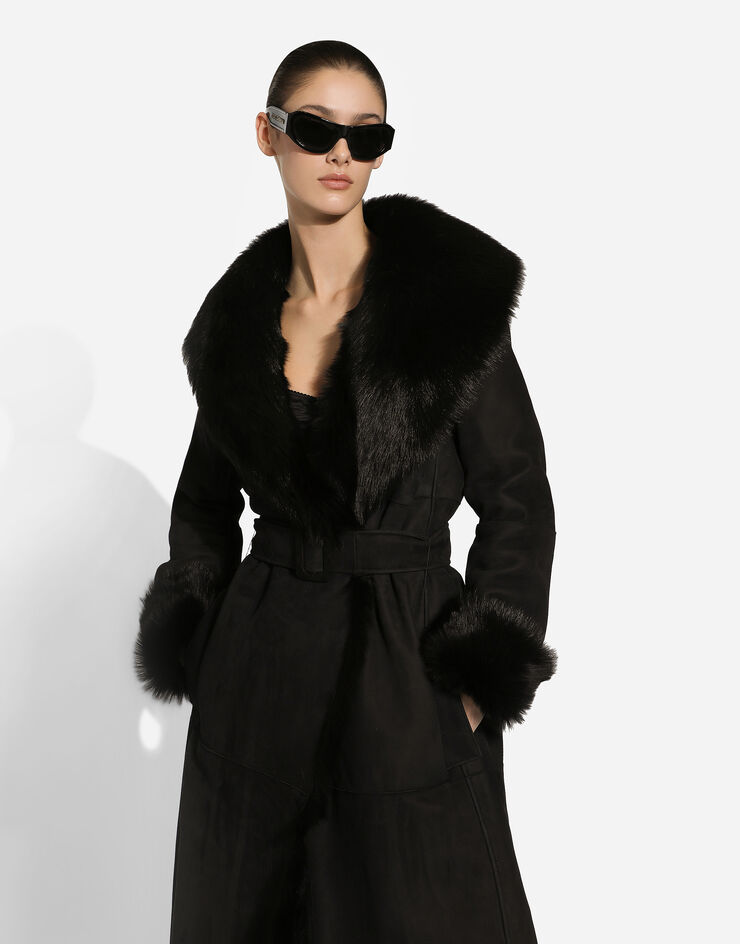 Dolce & Gabbana Cappotto in montone di agnello rovesciato con cintura Nero F0E2SLFUP87