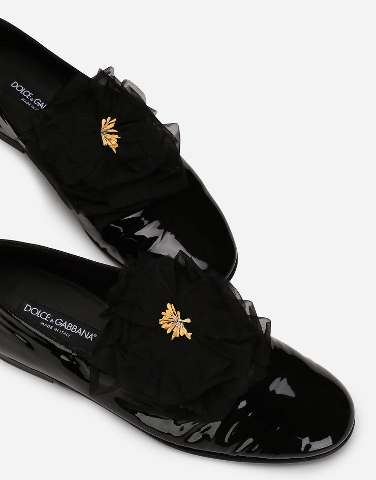 Dolce & Gabbana Slippers en cuir verni avec fleur appliquée Noir A50645A3G48