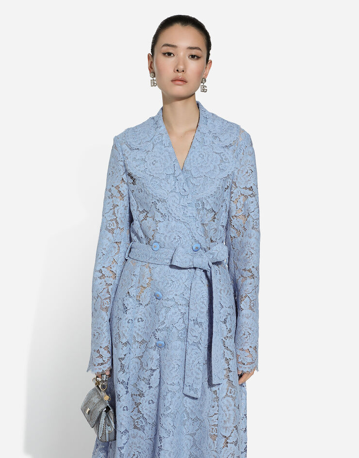 Dolce & Gabbana Trenchcoat aus floraler Kordelspitze mit DG-Logo Azurblau F0W0KTHLM7L