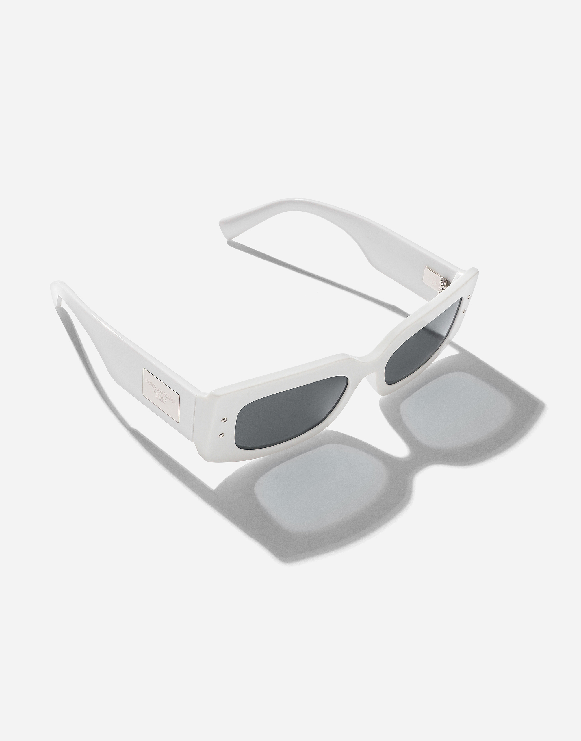 Dolce & Gabbana Dg Plaque Sunglasses In White